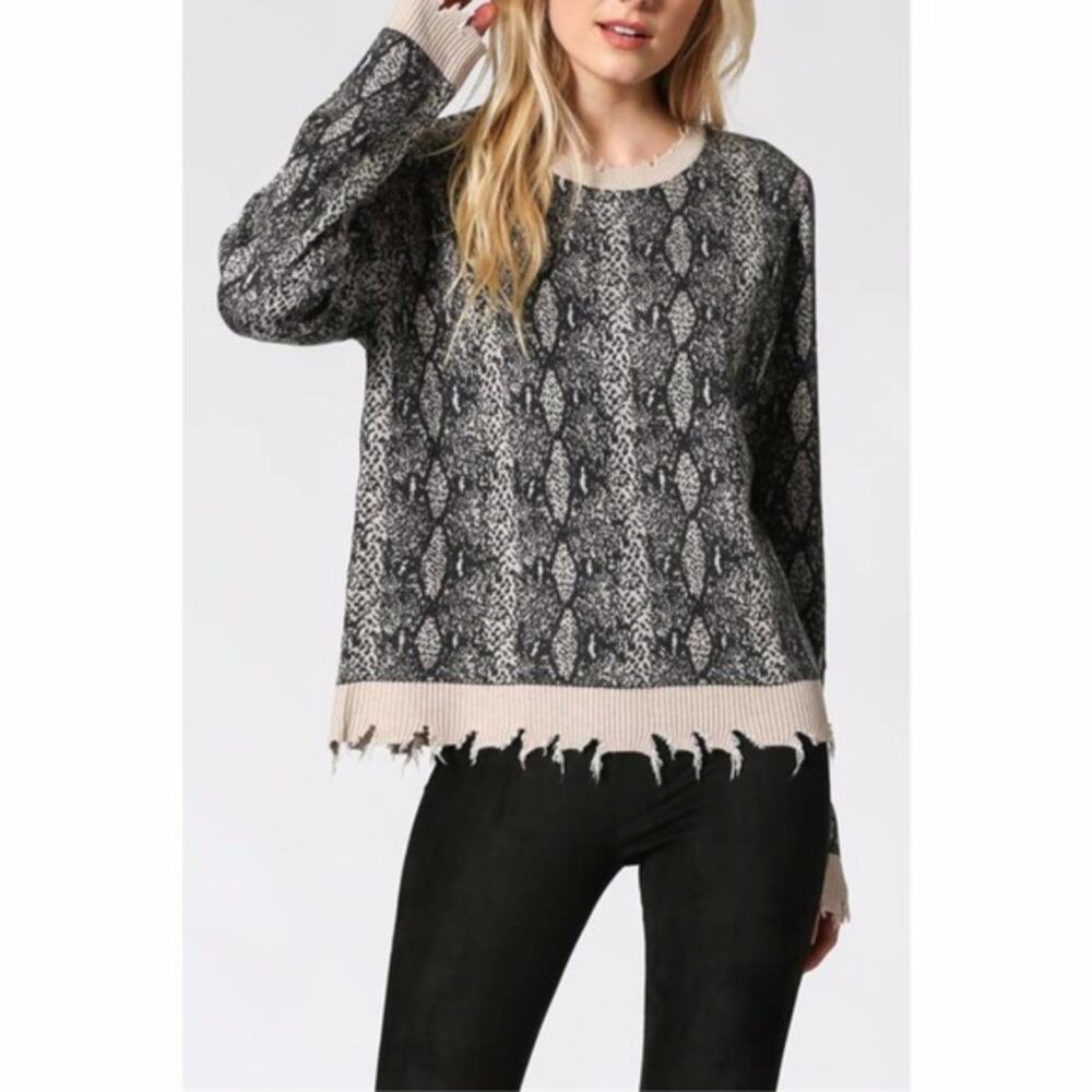 Fate Distressed Snakeskin Long Sleeve Sweater Size Large Tan/Dark Blue